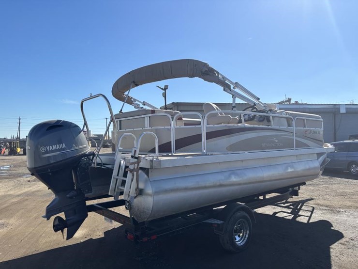 2011-unknown-trailer-image-3