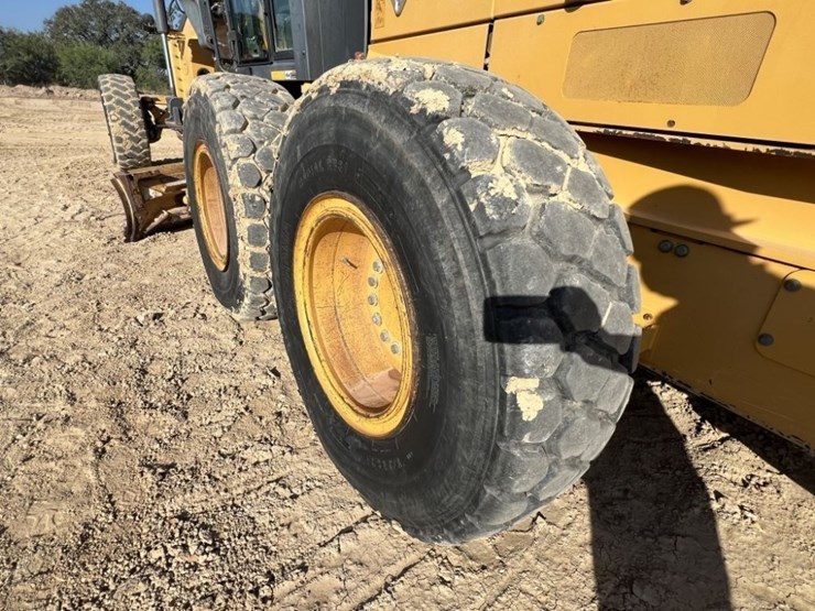 2011-deere-772gp-image-22