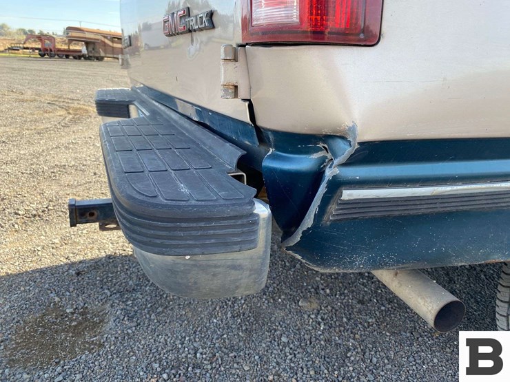 1993-gmc-suburban-image-21