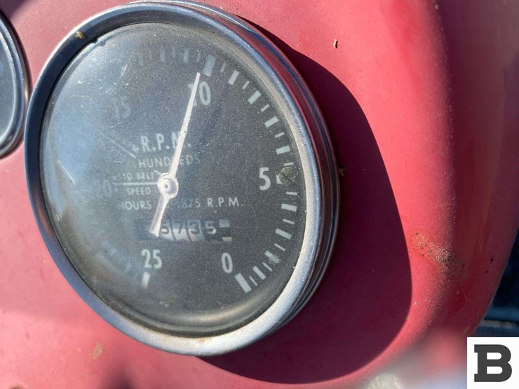 1971-massey-ferguson-135-image-35