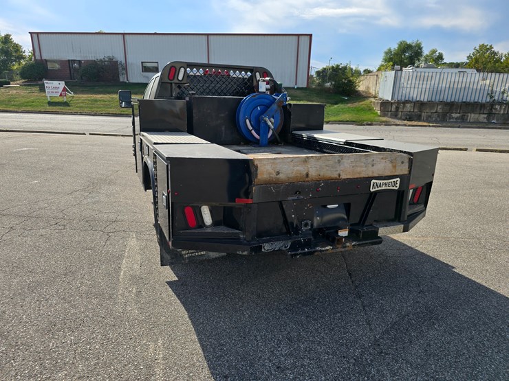 2017-gmc-sierra-3500-image-13