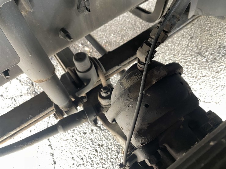 #1372-•-2014-volvo-sleeper-semi-(has-wi-title)-(of)-image-81