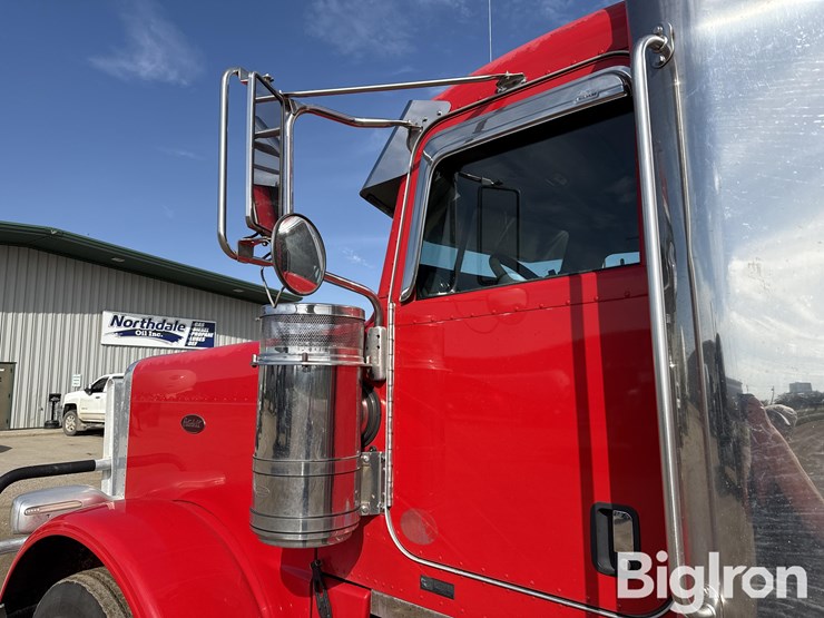 2011-peterbilt-388-image-13