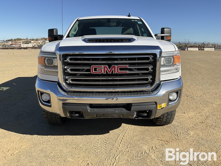 2018-gmc-sierra-2500-image-2