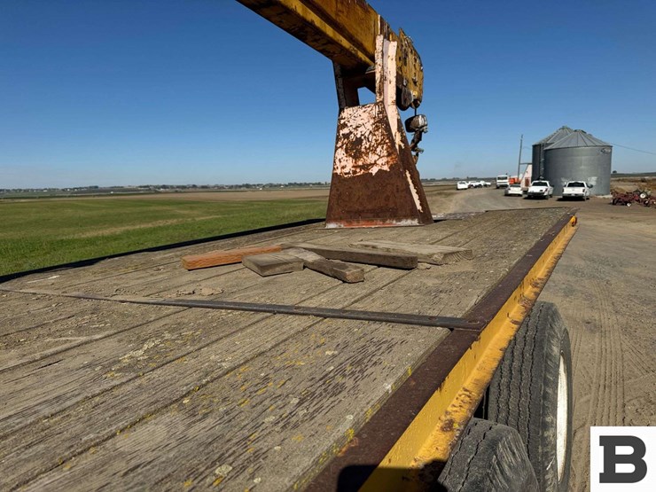 1969-mack-boom-truck-image-18