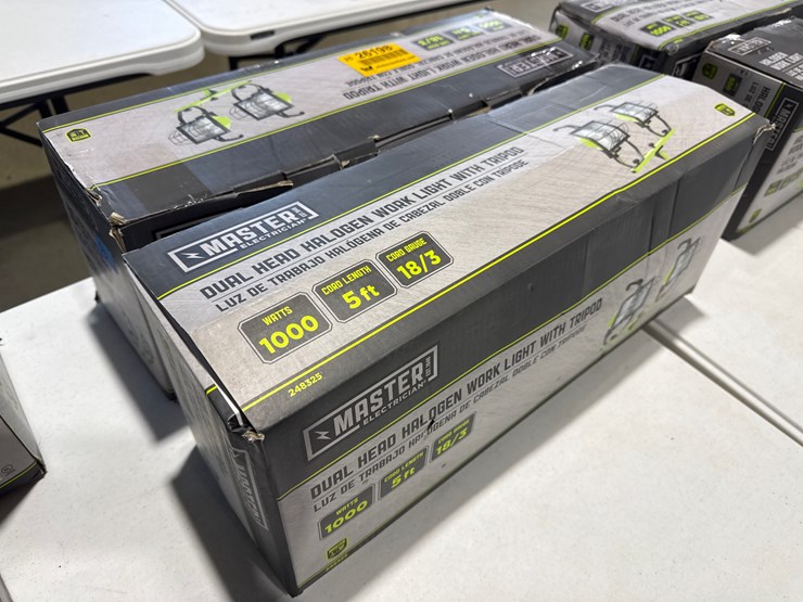 #26198-•-lot-of-master-electrical-halogen-work-lights-w/tripod-image-2