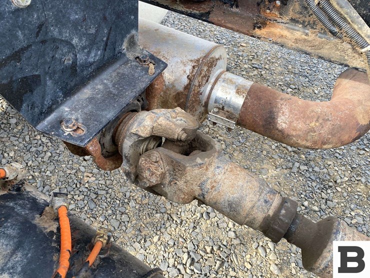 2003-peterbilt-330-image-13