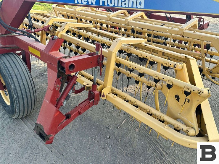 new-holland-216-image-28