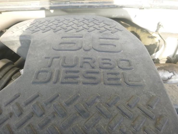 2004-chevrolet-3500-image-13