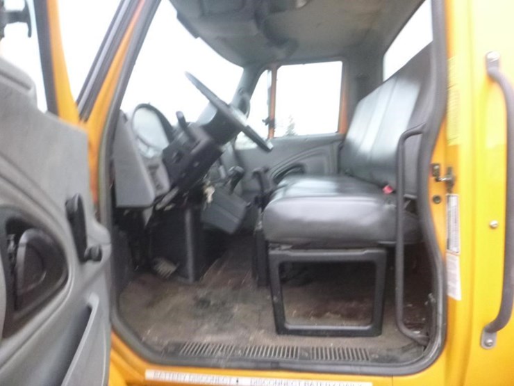 2004-international-durastar-4200-image-11