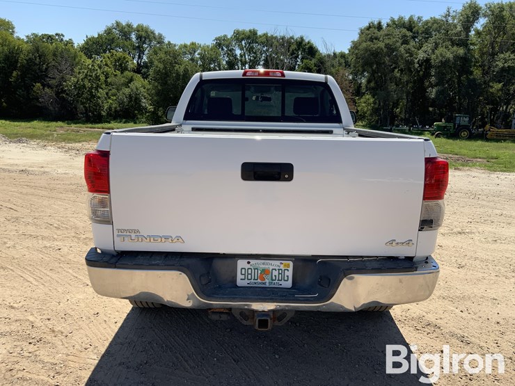 2013-toyota-tundra-sr5-image-6