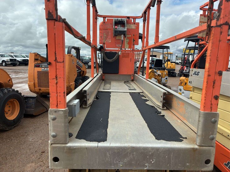 2005-jlg-2030es-image-9