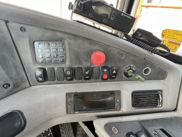 2020-volvo-a60h-image-30