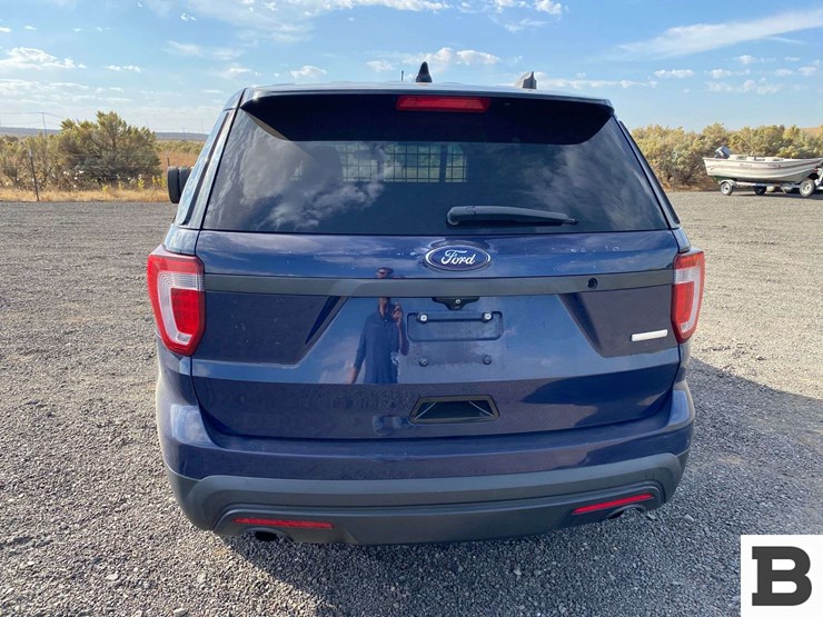 2016-ford-explorer-image-4