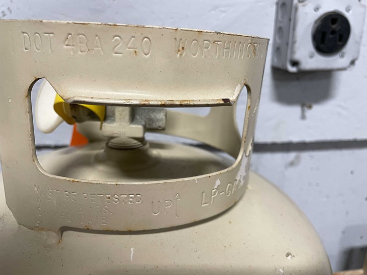 #8614-•-propane-tank-(cw)-image-8