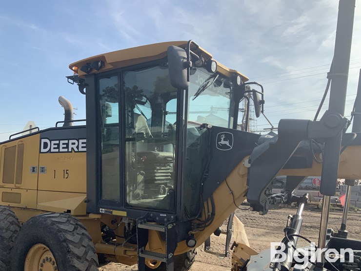 2011-deere-770g-image-11