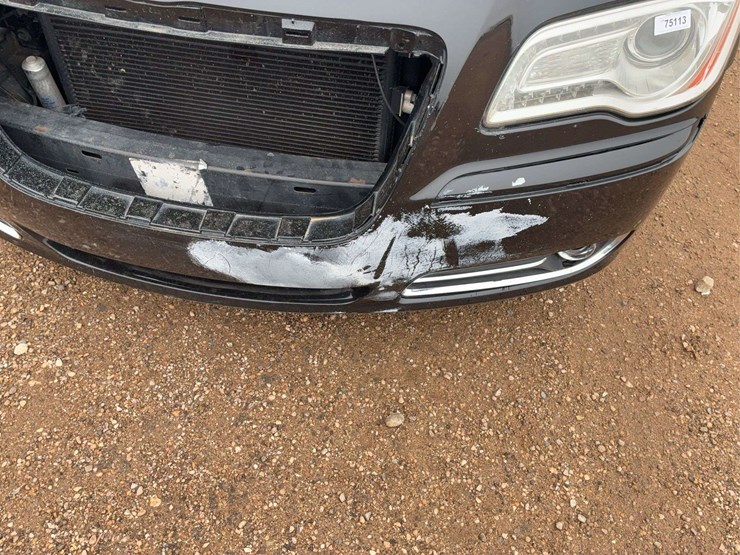 2012-chrysler-300-c-sedan-4d-image-9