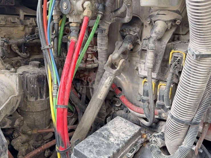 2012-freightliner-cascadia-113-image-51