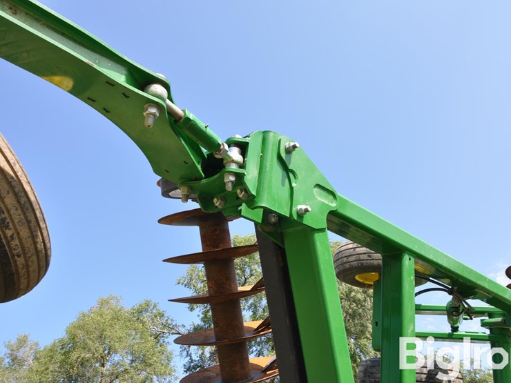 2015-john-deere-2623vt-image-17