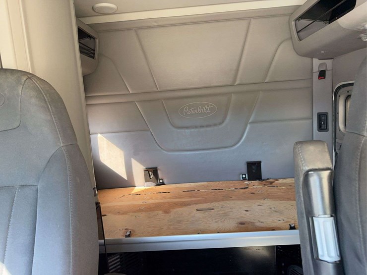 2017-peterbilt-579-image-73