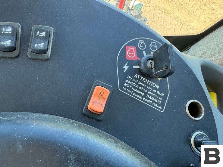 2013-new-holland-h8080-image-63