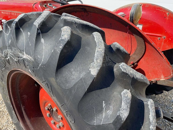 massey-ferguson-135-image-34