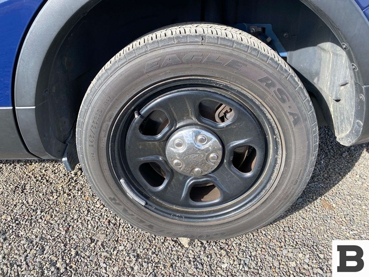 2016-ford-explorer-image-13