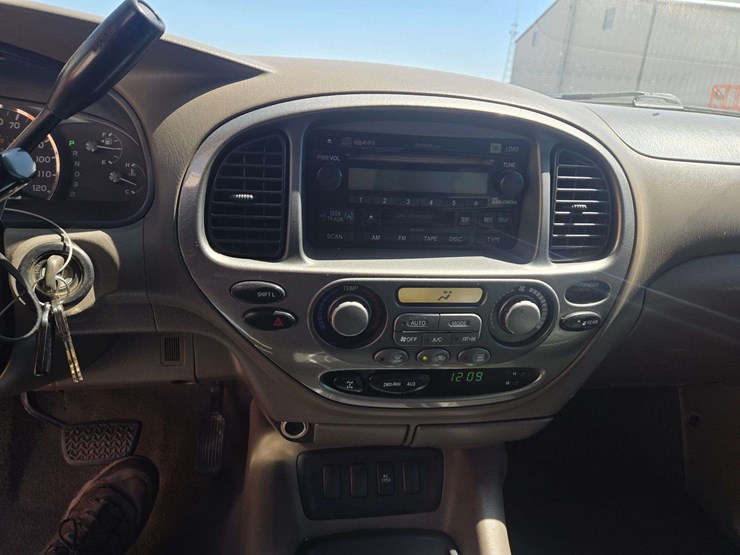 2005-toyota-sequoia-limited-image-11