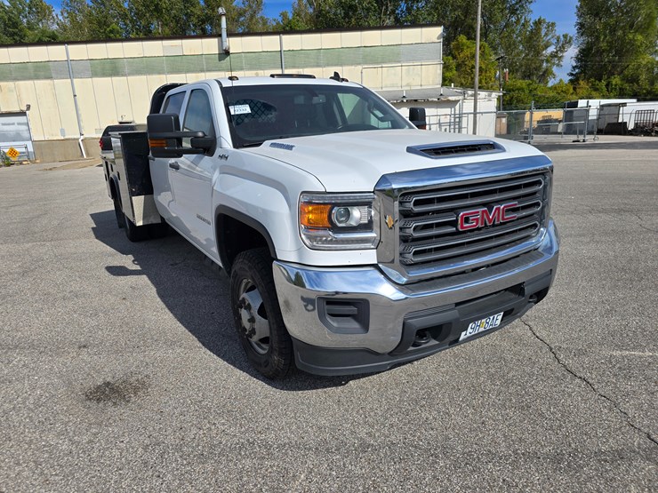 2017-gmc-sierra-3500-image-37