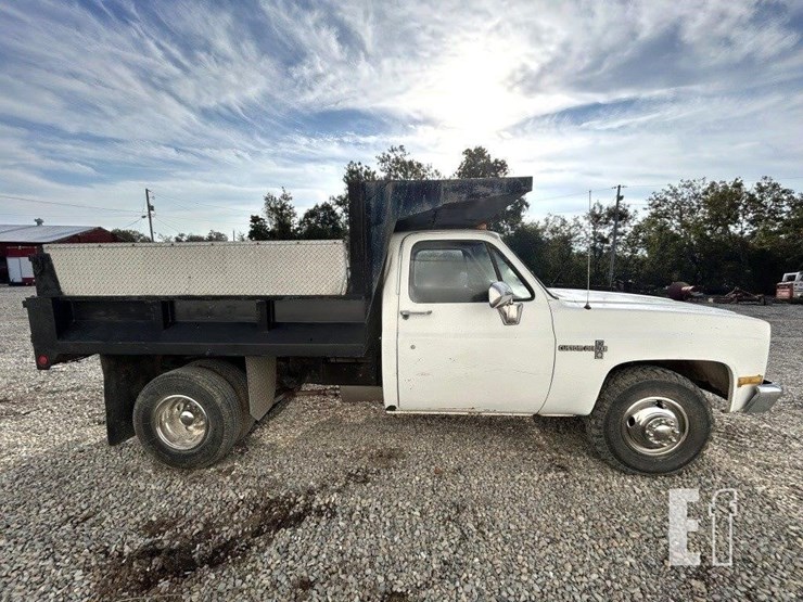 1982-chevrolet-custom-deluxe-30-image-1