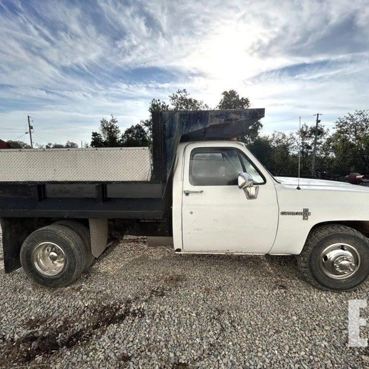 1982 CHEVROLET CUSTOM DELUXE 30