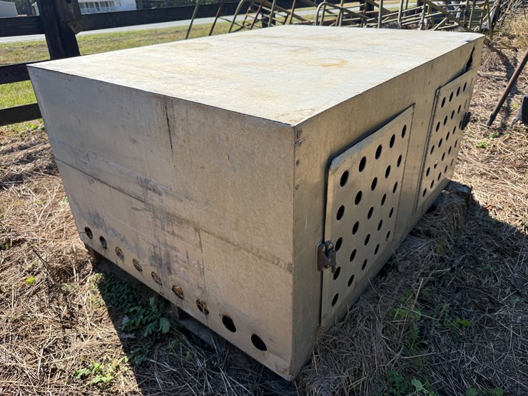 #54-•-#1009-•-aluminum-dog-box-image-3