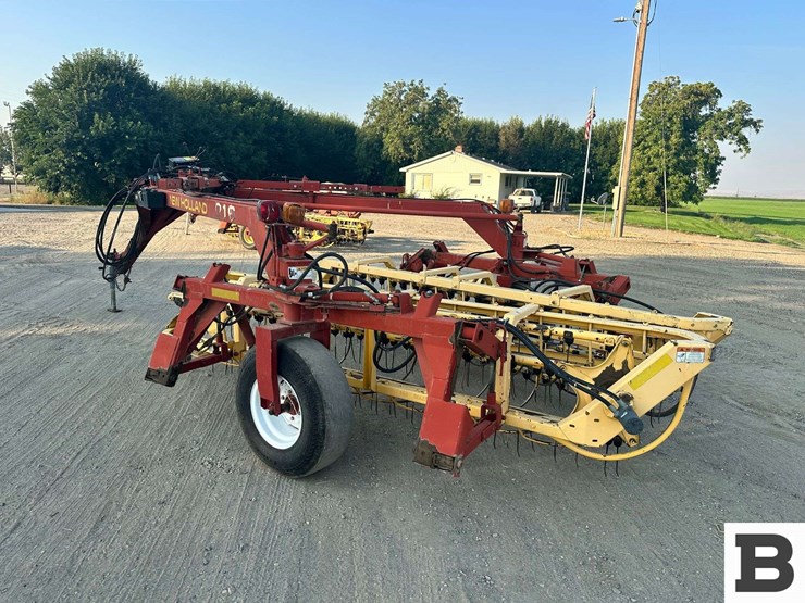 new-holland-216-image-3