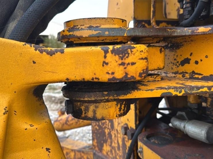 1990-deere-455g-image-32