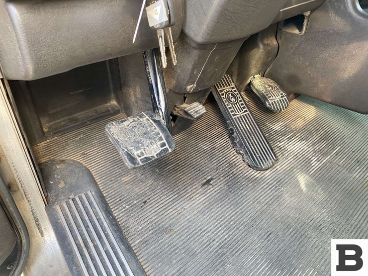 2013-kenworth-t800-image-58