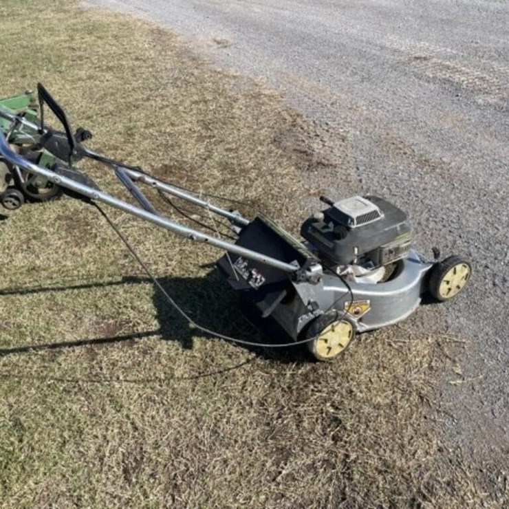John Deere 143B 21" Cut Gas Push Mower