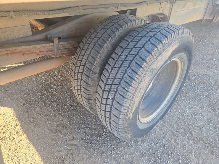 2003-gmc-3500-image-11