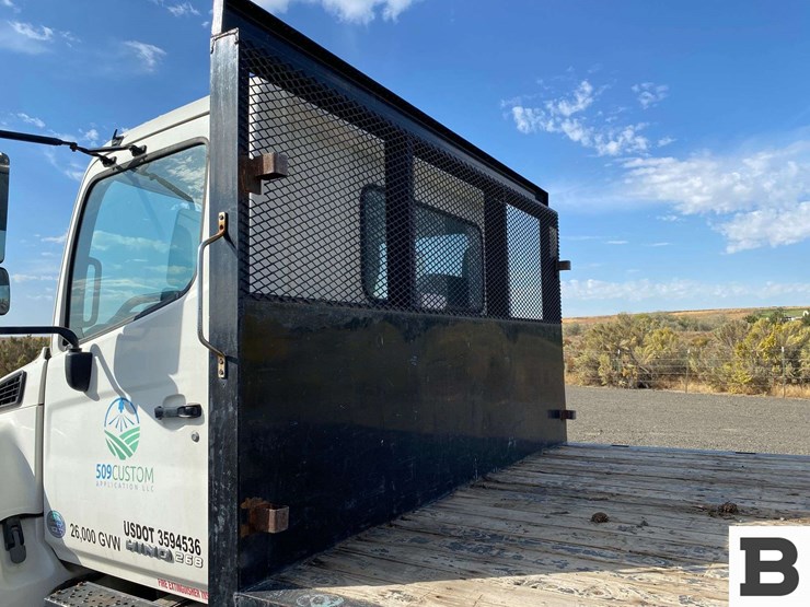 2014-hino-268-image-13