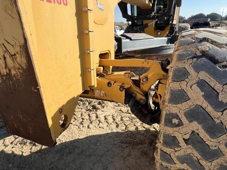 2011-deere-772gp-image-9