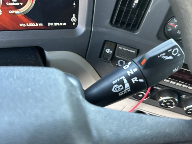 2023-peterbilt-579-image-51