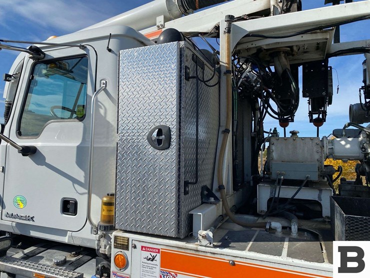 2017-mack-granite-gu713-image-29