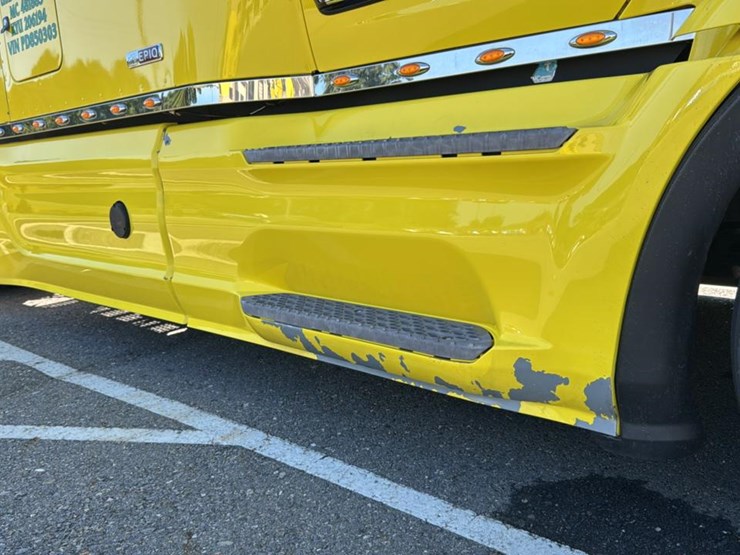 2023-peterbilt-579-image-24