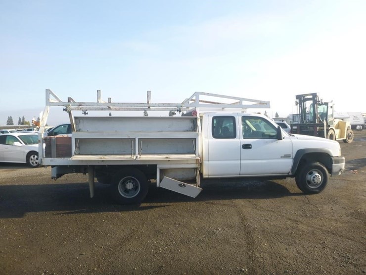 2004-chevrolet-3500-image-6