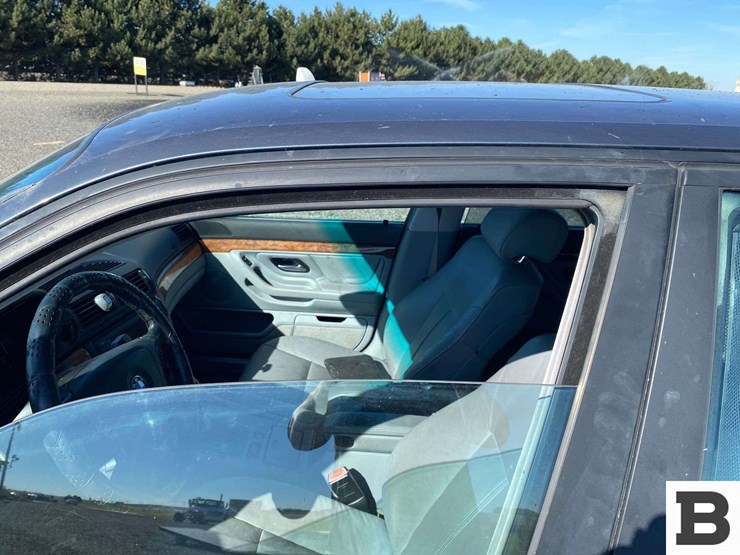 2001-bmw-740-sedan-image-14