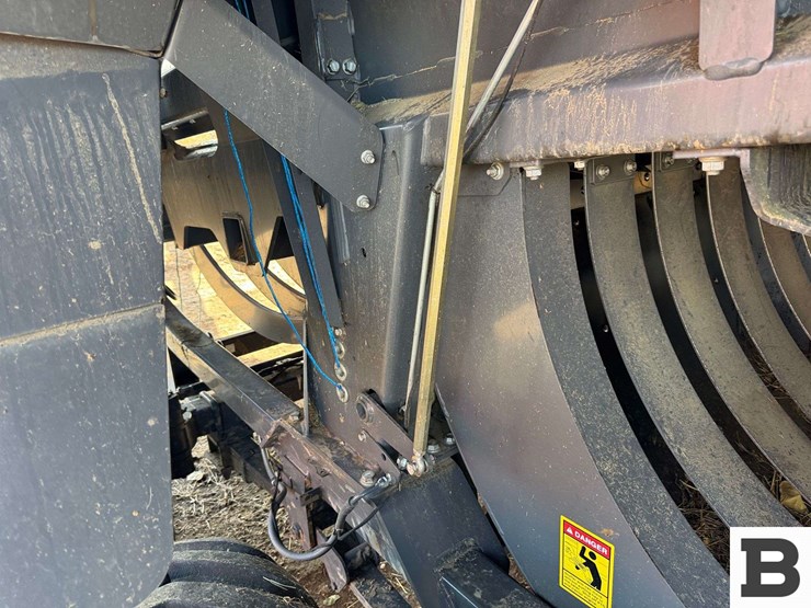 2015-massey-ferguson-2290-image-50