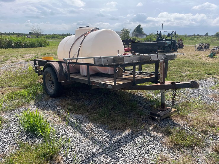 #181-•-utility-trailer-with-tank-and-eletric-sprayer-image-4