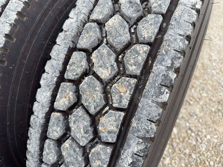 2012-freightliner-cascadia-113-image-32