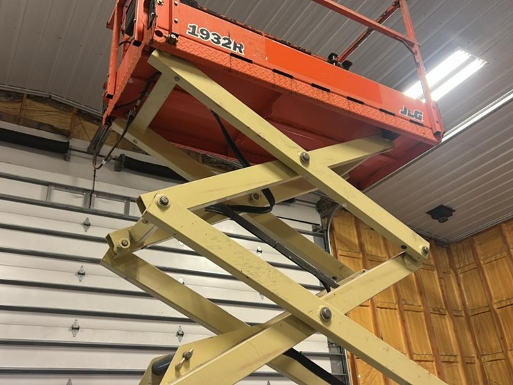 2018-jlg-1932r-image-32