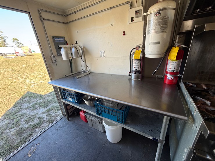 #17-•-#100a-•-food-trailer-image-11