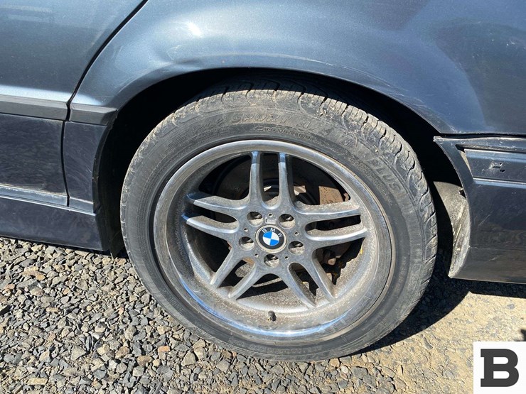 2001-bmw-740-sedan-image-15